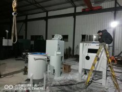 車間師傅加班到凌晨調試機器